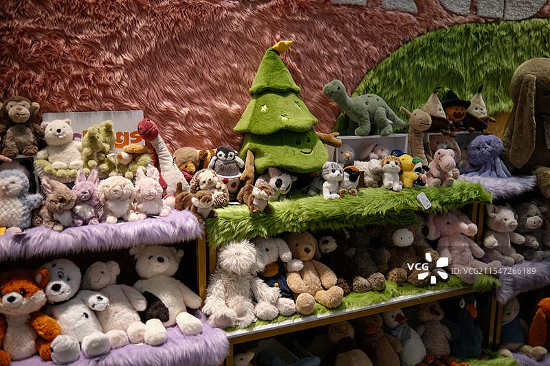 商场展台毛绒玩具布偶熊兔子图片素材