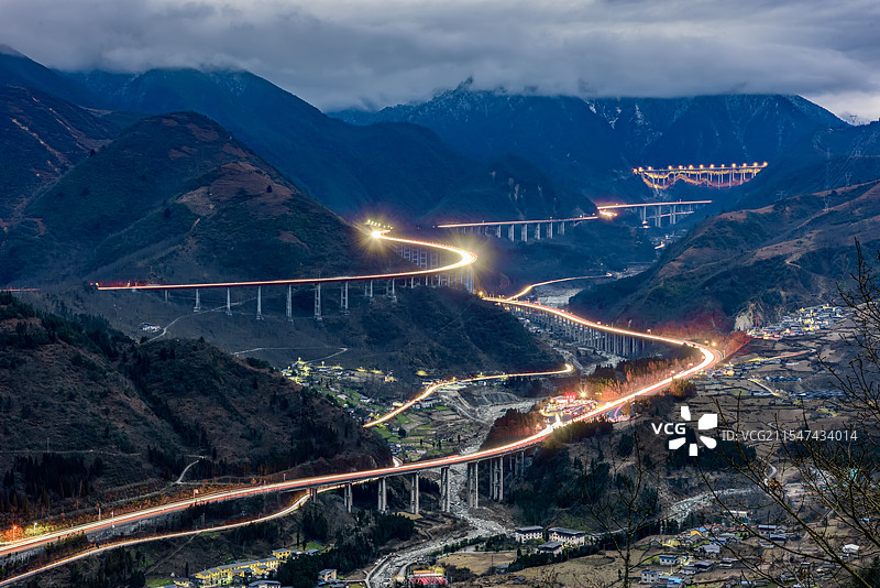 雅西高速石棉干海子大桥螺旋隧道图片素材