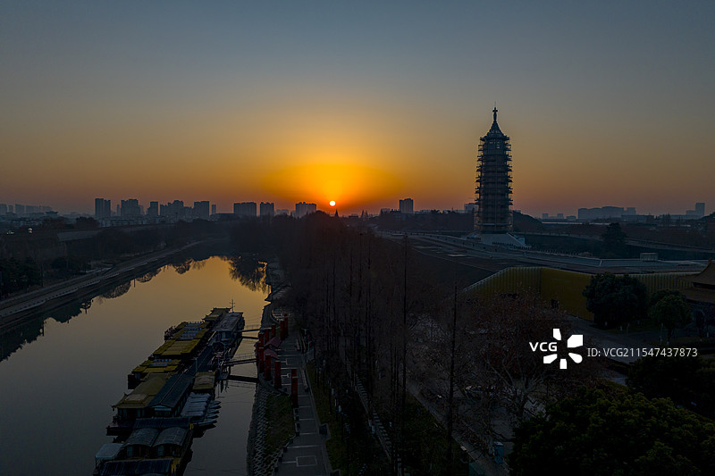 航拍晨曦中的南京大报恩寺图片素材