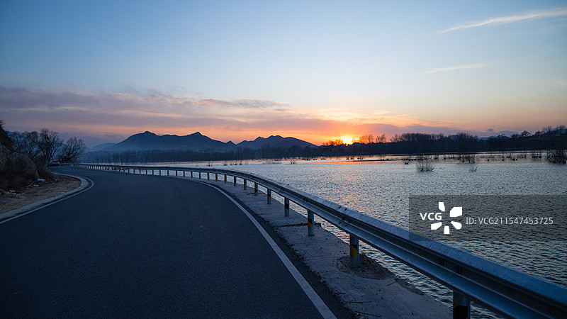 唐县十八渡环湖公路图片素材