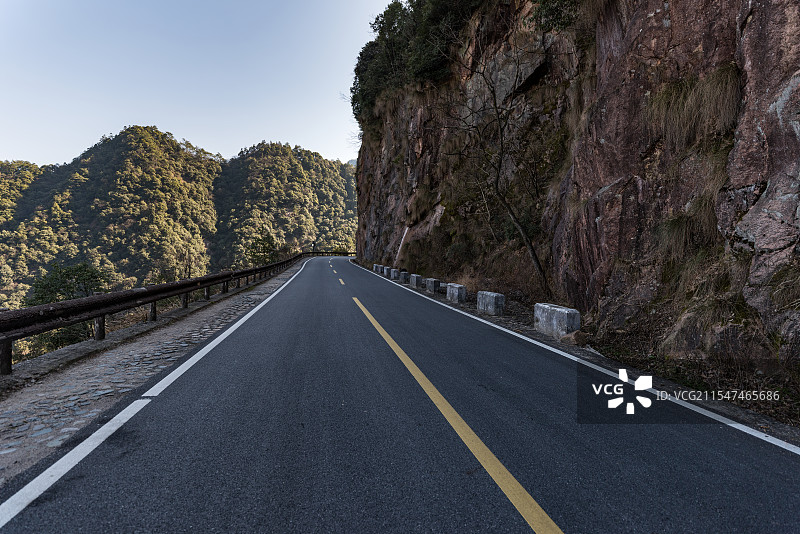悬崖边的公路图片素材