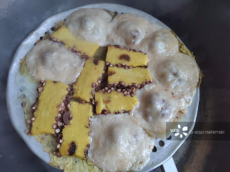 东北农村大锅粘豆包年糕图片素材