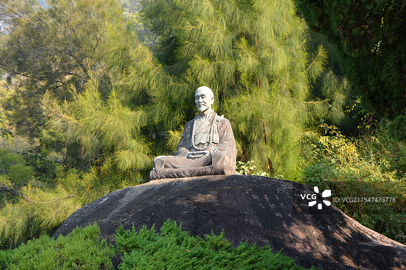 清源山弘一大师雕像图片素材