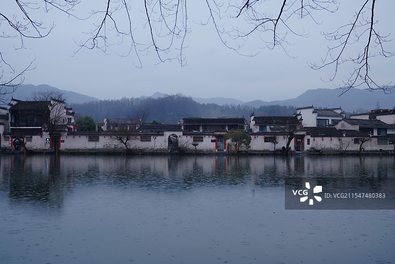 春季假期的安徽黄山宏村图片素材