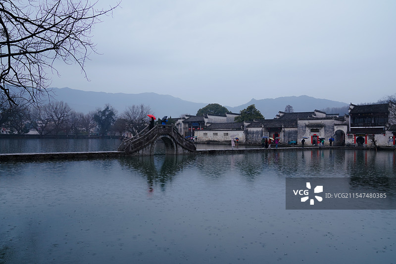 春季假期的安徽黄山宏村图片素材