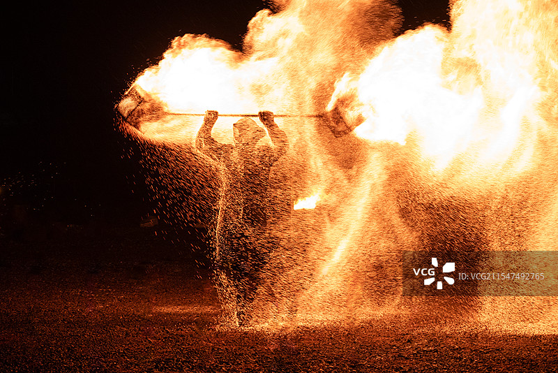 安徽寿州古城火壶表演图片素材