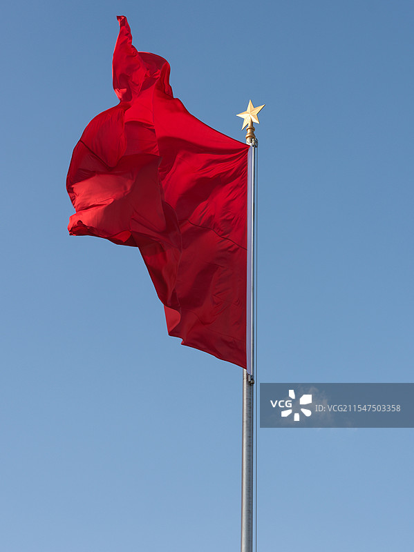 天安门广场飘扬的红旗图片素材