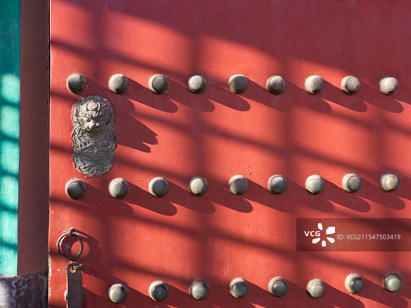故宫的门钉光影图片素材