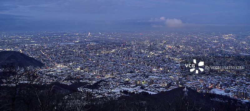 日本札幌藻岩山蓝调时刻图片素材