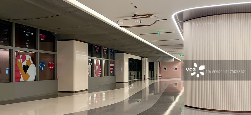 空旷的购物中心商场图片素材