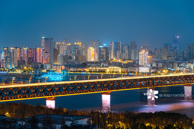 湖北武汉城市天际线夜景图片素材