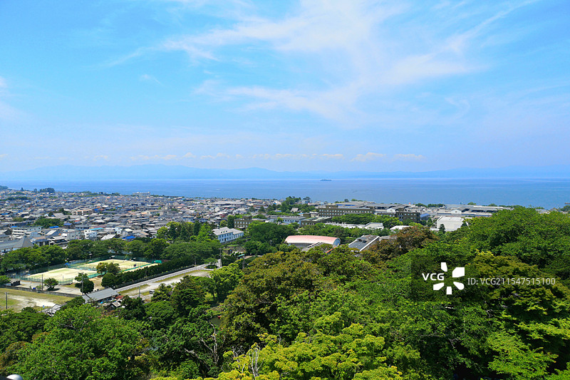 日本滋贺县彦根市，从彦根城眺望彦根市和琵琶湖图片素材