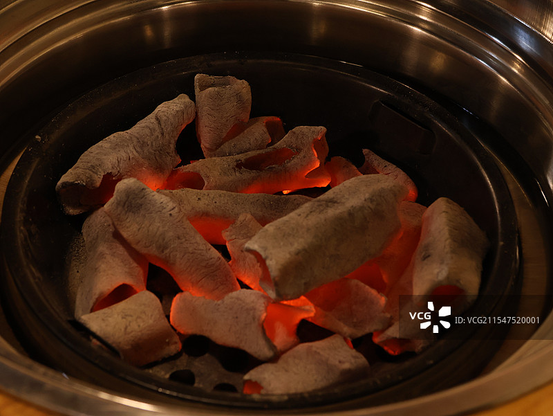 烧烤燃烧的红色炭火图片素材