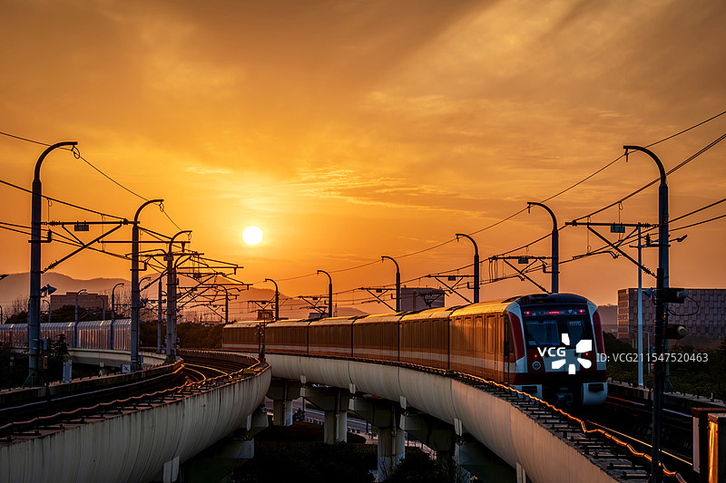 落日飞车图片素材