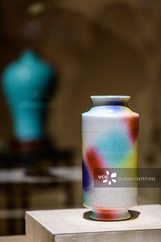 清代乾隆时期桃花洞釉灯笼瓶，国家博物馆：乙巳蛇年新春文化展图片素材