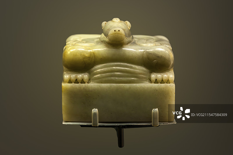 “皇贵妃宝”青玉龙纽印，明，首都博物馆藏图片素材