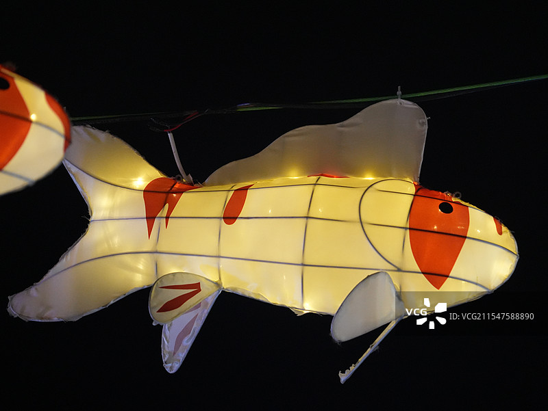 天津古文化街活泼可爱的非遗鱼灯图片素材