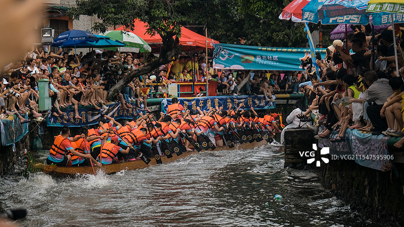 每年如期举办的佛山叠滘端午龙舟赛图片素材