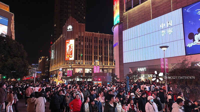 上海南京路步行街人群繁华景象图片素材