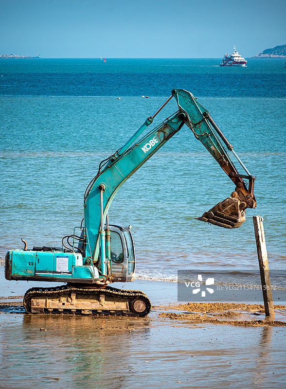 海边的挖掘机图片素材