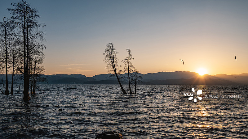 洱海冬日日出图片素材