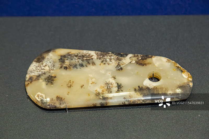北京故宫博物院文明先锋凌家滩文化玉器展新石器时代玛瑙钺图片素材