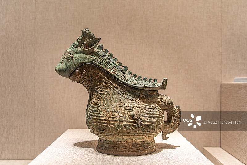 河南省郑州市河南博物院商代后期文物“父乙”铜觥，酒器，鲁山县仓头出土图片素材