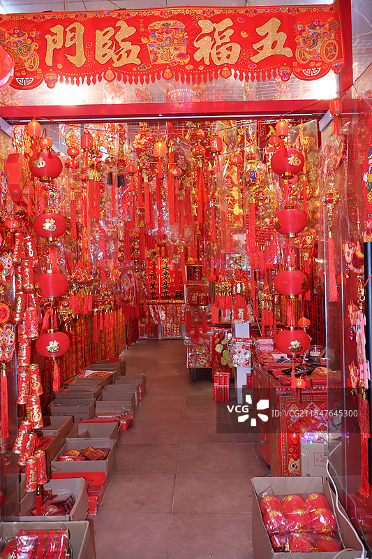 春节商店装饰品灯笼对联红色图片素材