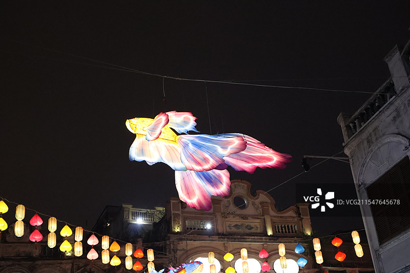 海南海口4A景区骑楼南洋风格景区过年花灯春节元宵人流密集图片素材