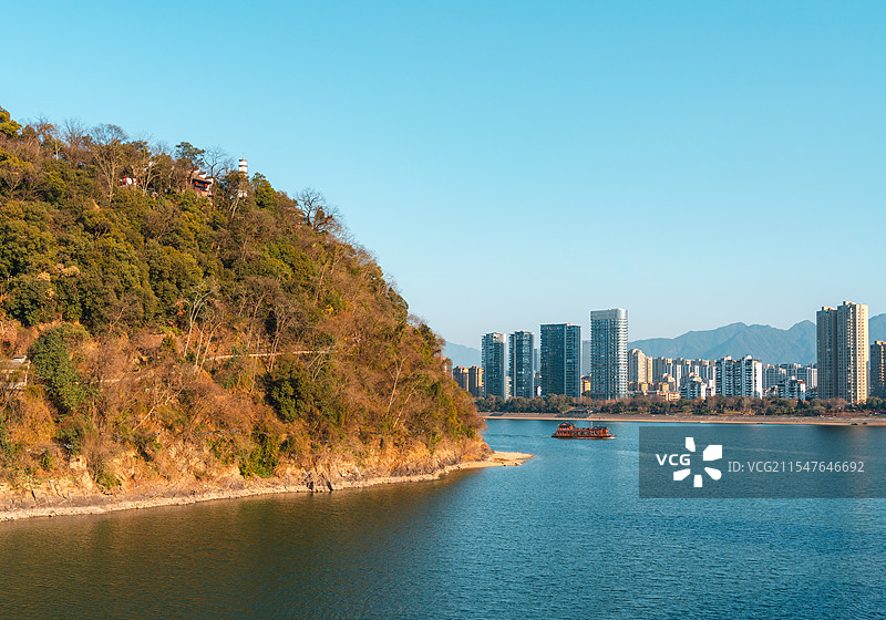 浙江杭州桐庐县城富春江和桐君山图片素材