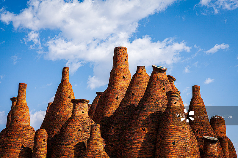 弥勒·万花筒，配合午后的光线，恍如动画片。图片素材