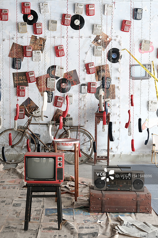 老物件展览，老电视机，收录机，老式自行车图片素材