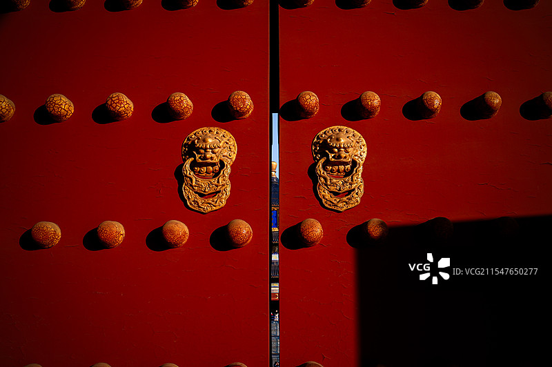 红门烫金狮头图片素材