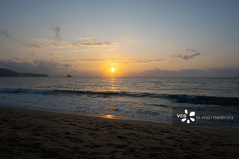 充满希望的海边日出图片素材