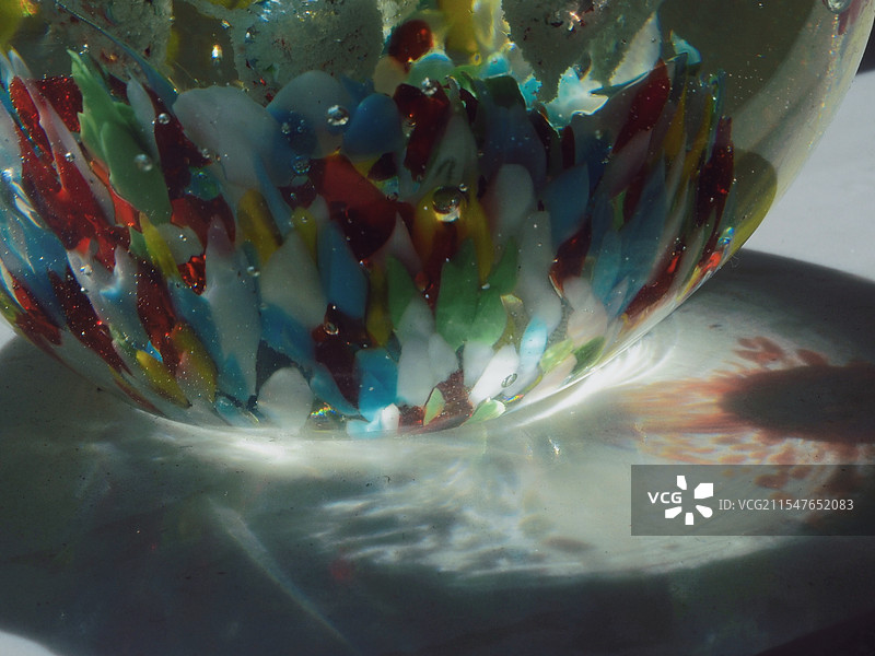 水晶球里的另一个世界图片素材