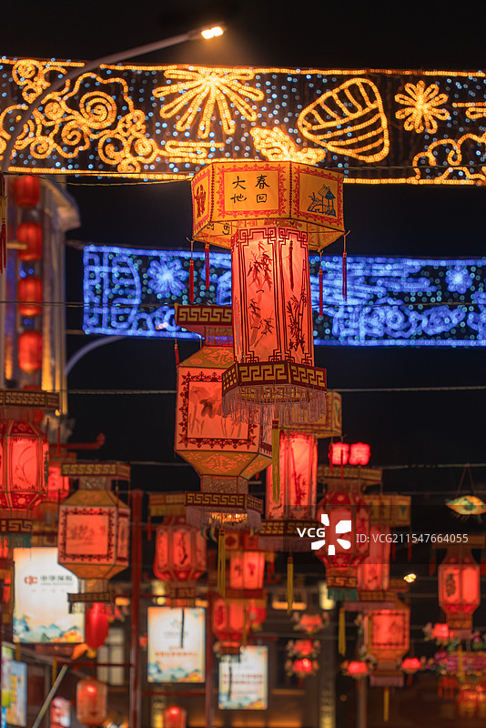 汕头小公园：“春回大地”灯笼迎新春图片素材