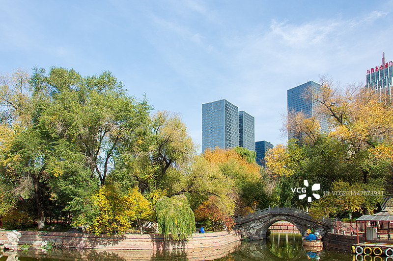 乌鲁木齐人民公园秋景图片素材