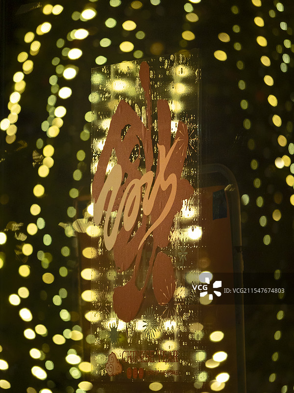 霓虹灯下的春节窗花图片素材