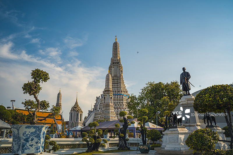 黎明映照，佛光普照 - 曼谷黎明寺之美图片素材