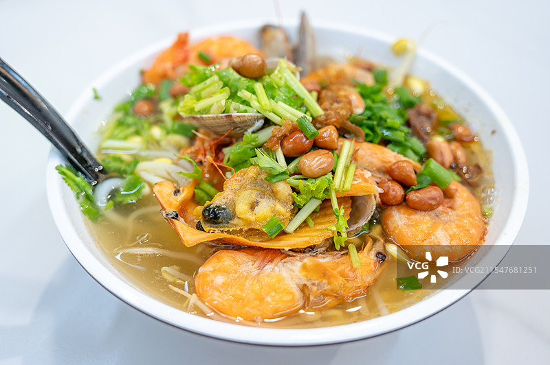 海南特色传统美食抱罗粉、伊面汤、海鲜面、海南粉、虾饼、疍家烧烤、海鲜图片素材