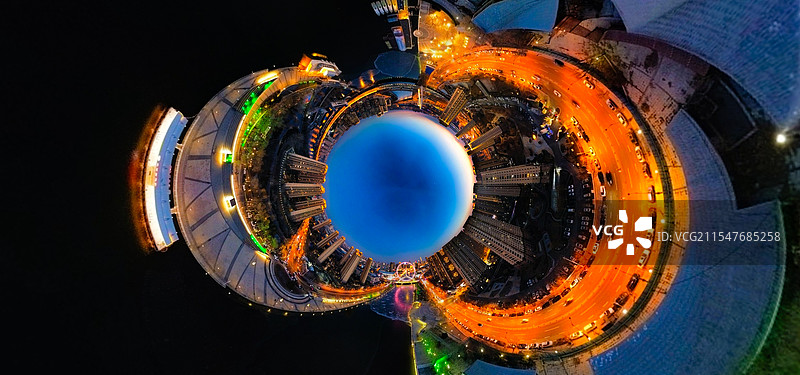 天津海河上的天津之眼摩天轮航拍夜景（隧道效果）图片素材