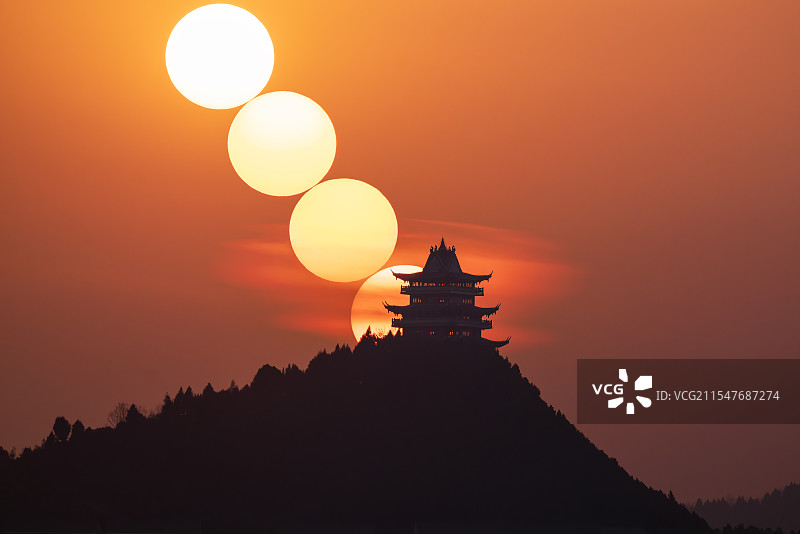 苍溪老鸱山弘养楼悬日图片素材