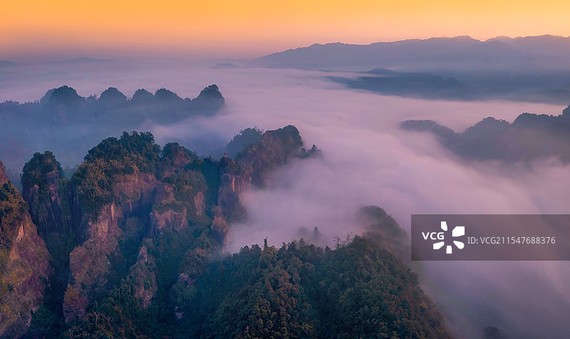 云雾中的福建永安桃源洞国家4A风景区图片素材