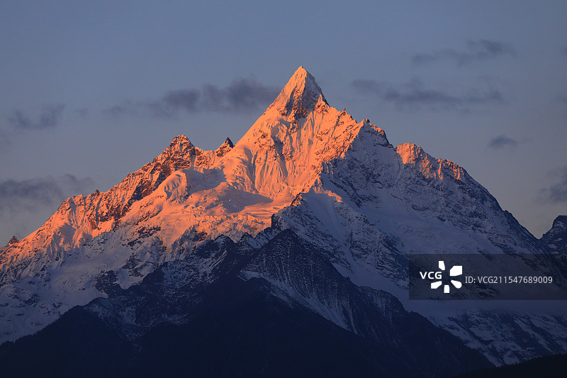 缅次姆日照金山图片素材