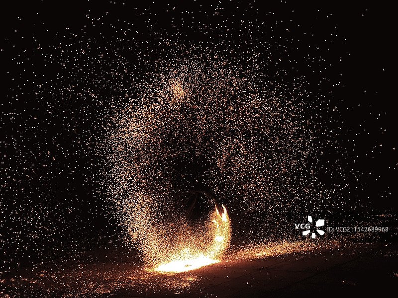 中国传统文化打铁花图片素材