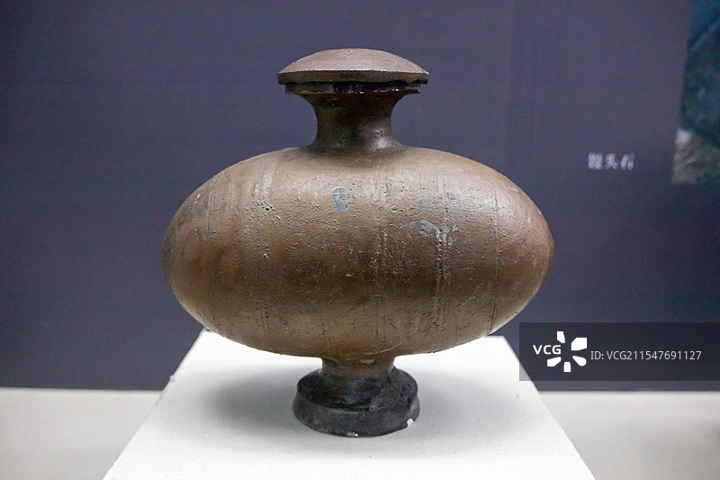 连云港博物馆茧形壶秦一汉初花果山乡出土图片素材
