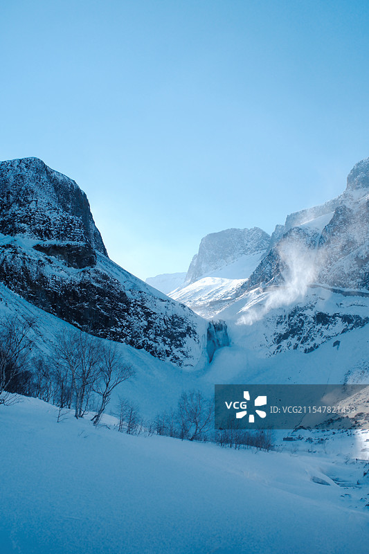冬日长白山瀑布图片素材