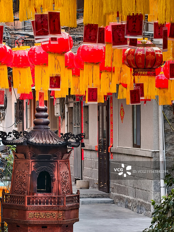 中国传统寺庙的节日装饰图片素材