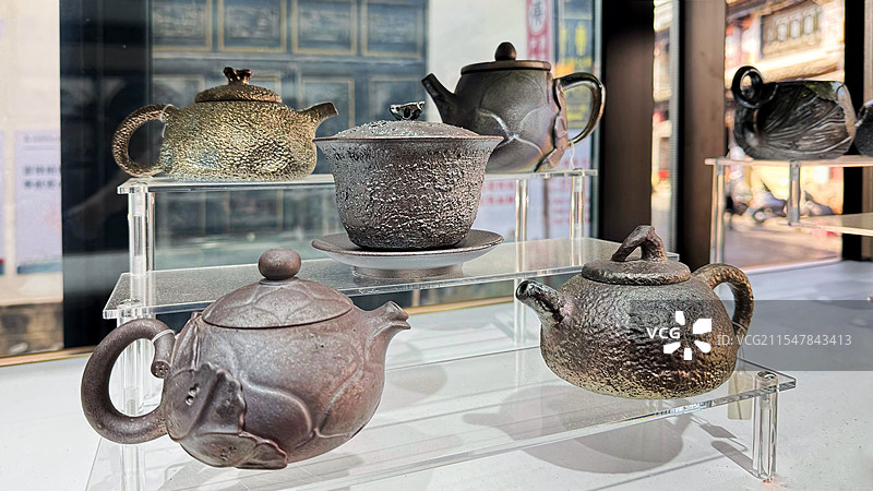 云南建水陶器茶壶图片素材