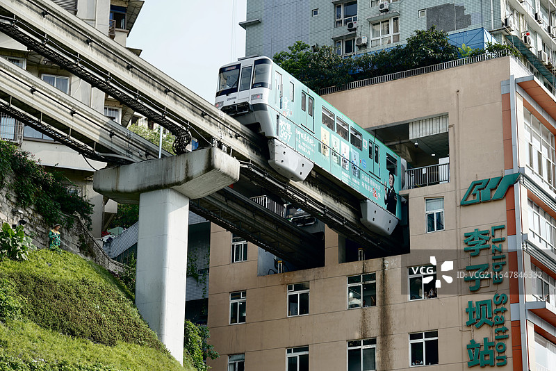 李子坝轻轨穿墙图片素材